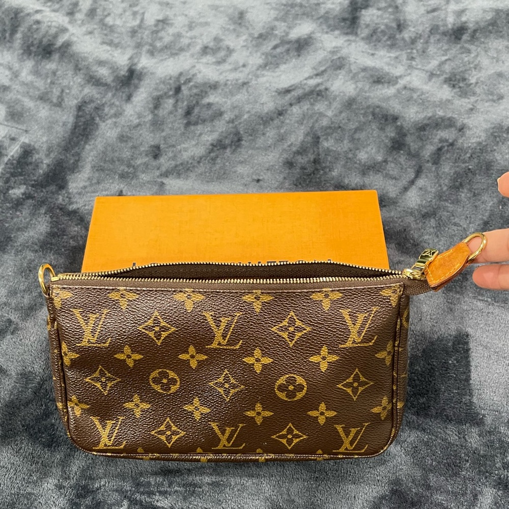 LV small pouch